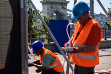 Az ellenzéki vezetésű városok lakóitól fejenként 39 ezer forintot vett el a kormány, hogy aztán valamennyit visszaadjon