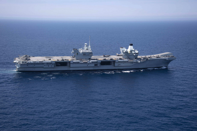 A HMS Queen Elizabeth június 3-án Franciaország partjainál – Fotó: CHRISTOPHE SIMON / AFP