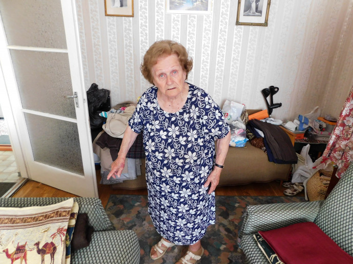 Piroska néni lakásában a károsodott parketta – Fotó: Sudár Ágnes/Telex
