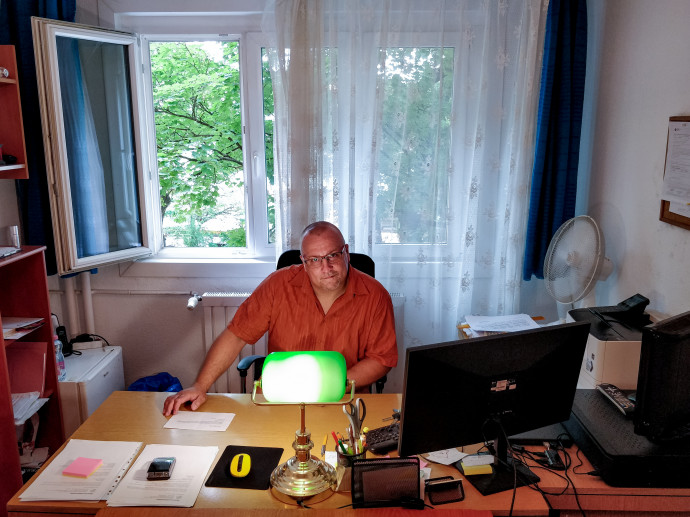 Tilly Zoltán, az Óbudai 5. sz. lakásszövetkezet elnöke irodájában 2021. július 14-én – Fotó: Német Tamás / Telex