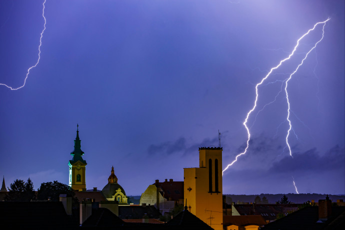 Záporok, zivatarok hoztak enyhülést a fullasztó hőségben