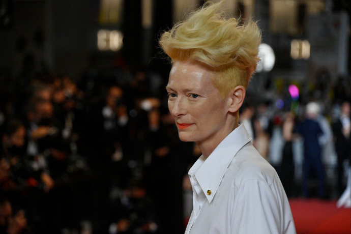 Tilda Swinton élesen kritizálta a melegellenes törvényt