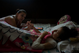 Ritka génbetegséggel küzdő kislány történetét mutatja be a tavalyi év legjobb fotósorozata