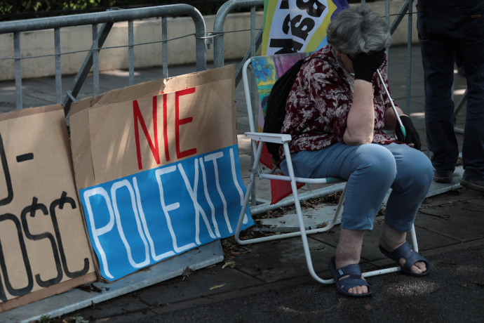 Augusztus elején dönt a lengyel alkotmánybíróság, hogy az uniós jog felülírja-e a lengyel alkotmányt