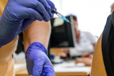 Nem a halálozások számától, hanem az iskolázottságtól függ, hogy hányan oltatják be magukat