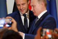 Orbánhoz hasonló érveket hangoztatva békülne Oroszországgal a francia elnök, de miért?