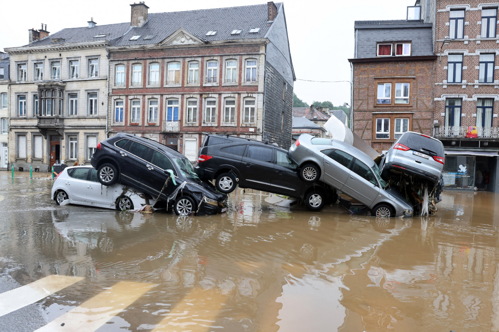 Több mint 70 halottja van a németországi és belga áradásnak, 1300 ember eltűnt