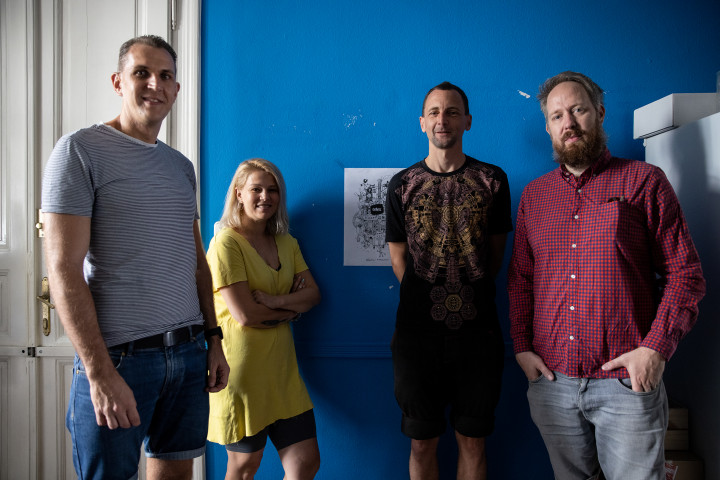 Dull Szabolcs, Munk Veronika, Sáling Gergő és Kárpáti Márton a Telex szerkesztőségében – Fotó: Ajpek Orsi / Telex