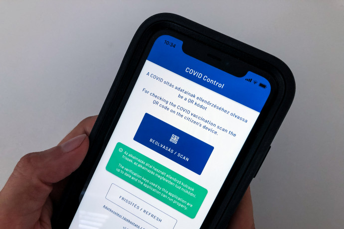 A külföldön oltott magyarok csak augusztustól kaphatnak uniós Covid-igazolványt