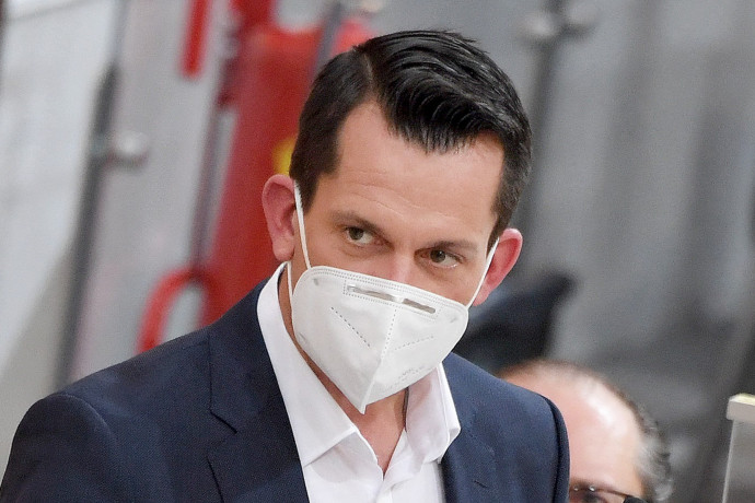 Ausztriában a delta variáns miatt ismét szigorítani kell