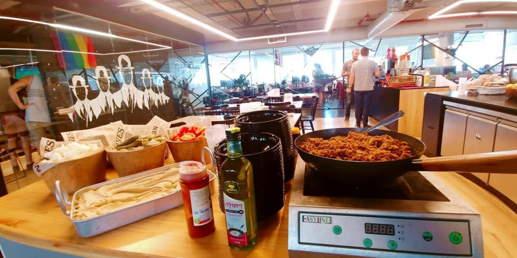 A Candiru irodája a cég egy programján szolgáltató catering cég Facebook-bejegyzésében – Fotó: Facebook / Citizenlab.ca