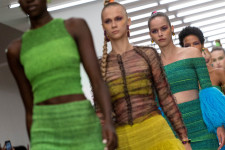 A britek és a németek harmada majdnem mindennap vesz egy új ruhát