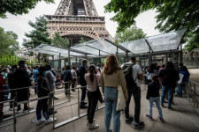 Kilenc hónap után újra megnyitották az Eiffel-tornyot