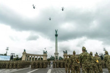 Katonai járművek köröztek ma Budapest felett, de pánikra semmi ok