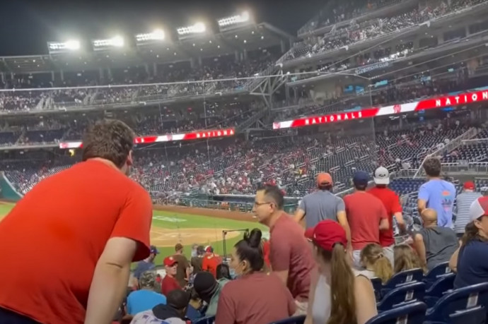 Lövések dördültek el a stadion közelében, az emberek pánikszerűen menekültek el a washingtoni baseball-meccsről