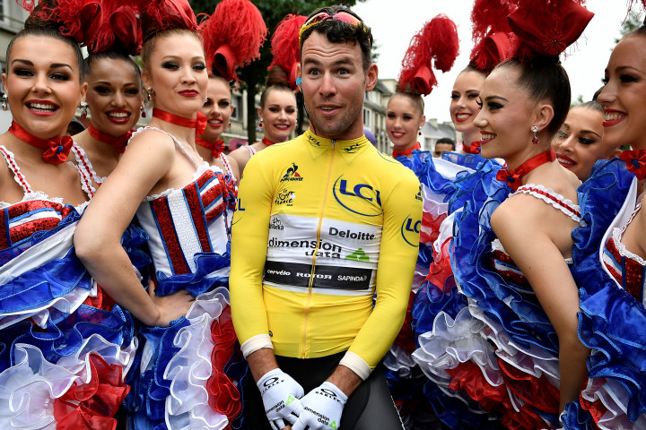Mark Cavendish sárga trikóban a 2016-os Tour de France-on – Fotó: Jeff Pachoud / AFP