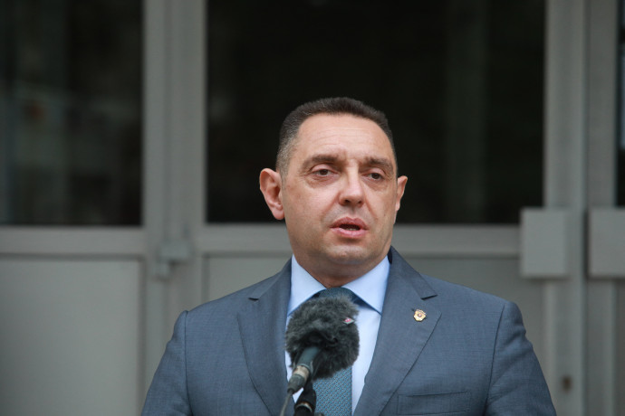Fej nélküli holttesteket mutogatott a tévében a szerb belügyminiszter