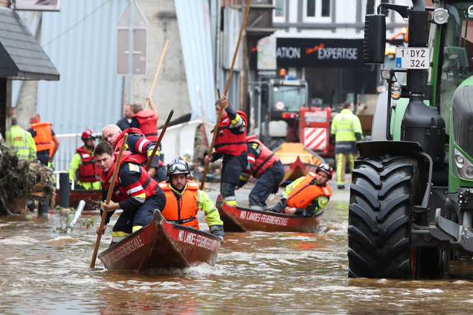 Már több mint kétszáz áldozata van a nyugat-európai árvizeknek, több százan eltűntek
