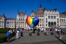 Harminc ország budapesti nagykövetsége állt ki közösen az LMBTQI-közösség tagjai mellett