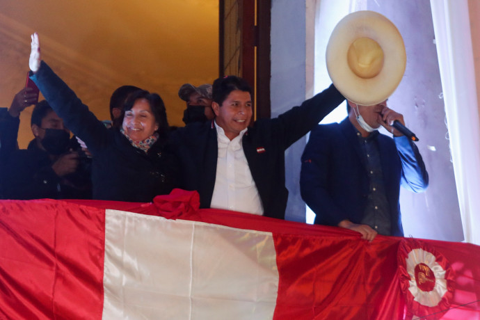 Másfél hónapnyi huzavona után eredményt hirdettek a perui elnökválasztáson: a baloldali Pedro Castillo győzött
