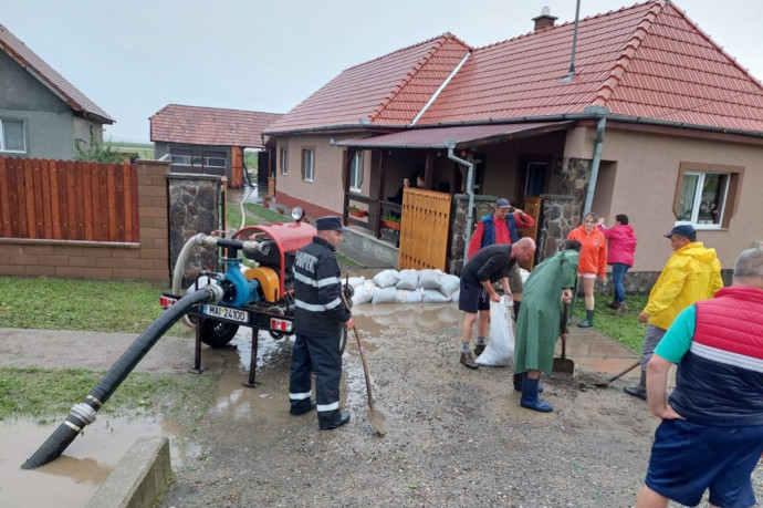 Romániában halálos áldozatot is követelt a vihar