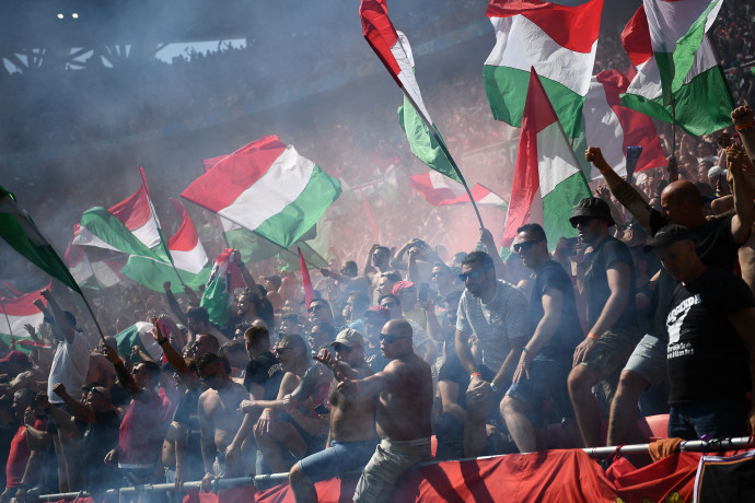 Magyar szurkolók a franciák elleni Eb-meccsen a Puskás Arénában 2021. június 19-én – Fotó: FRANCK FIFE / POOL / AFP