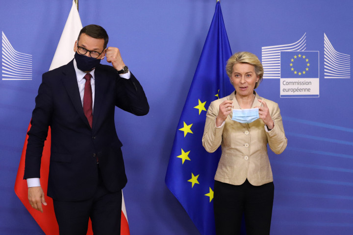 Az Európai Bizottság elnöke, Ursula von der Leyen és Mateusz Morawiecki lengyel miniszterelnök találkozója Brüsszelben 2021. július 13-án – Fotó: Valeria Mongelli / Hans Lucas / AFP