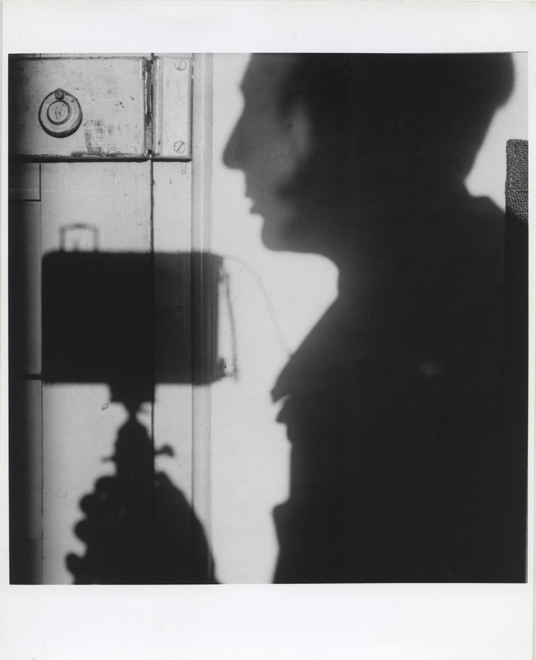 André Kertész – Árnyék önarckép. Párizs, Franciaország, 1927/1967 © Az André Kertész Emlékmúzeum, Szigetbecse jóvoltából