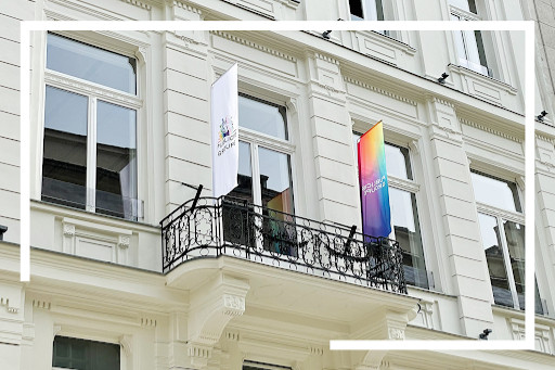 A Pride hónapjában, az elfogadás jegyében keresi új munkatársait az ország vezető kommunikációs cége (x)