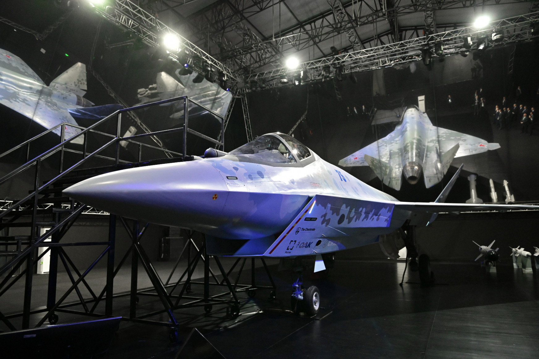 Sakk-matt: bemutatták az oroszok új, szupertitkos vadászgépét