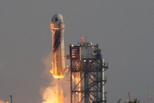 Jó oka van annak, hogy Jeff Bezos rakétája úgy néz ki, mint egy pénisz