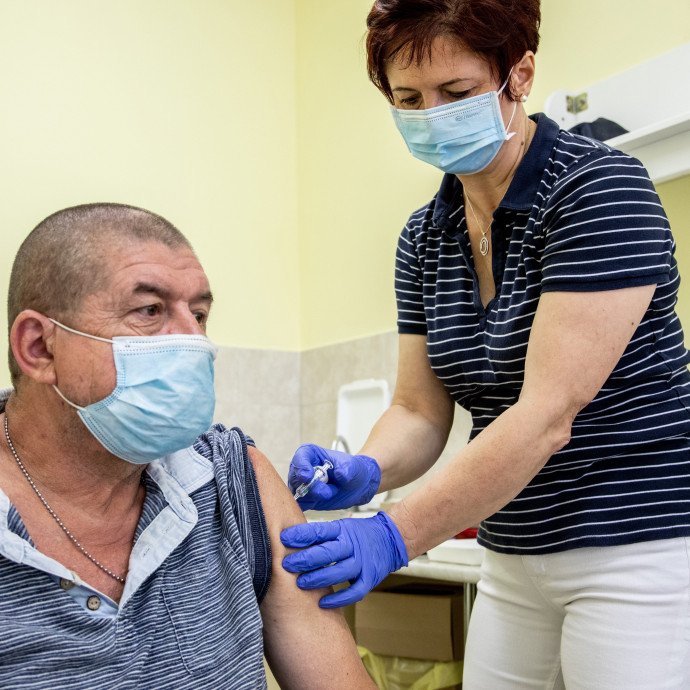 Török csellel üti helyre a Sinopharm-fiaskót a kormány