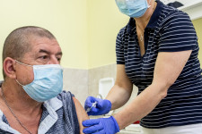 Török csellel üti helyre a Sinopharm-fiaskót a kormány