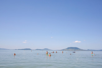 A déli part is tud hirtelen mélyülni, és a Balatonnál megfulladt két gyerek nem tudott jól úszni