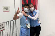 A kamerák előtt kérte meg tanítványa kezét az argentin vívóedző az olimpián