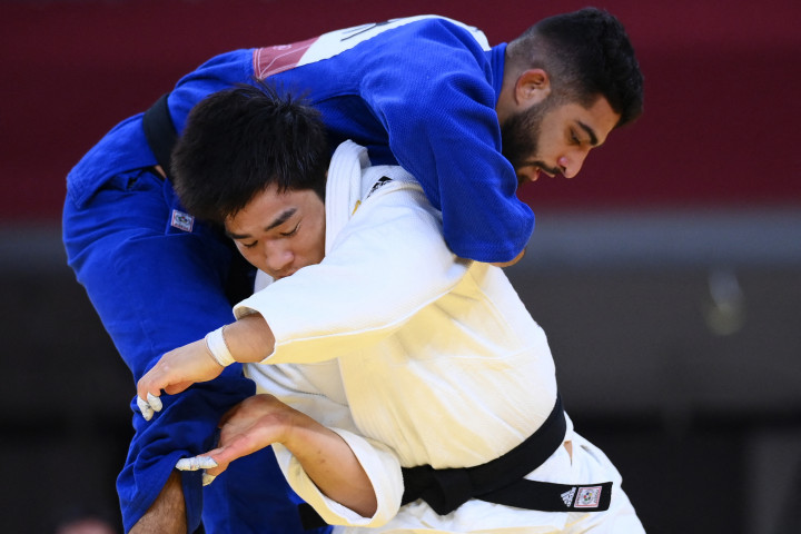 Tohar Butbul küzd a dél-koreai Csangrin Annal a tokiói olimpián – Fotó: Franck Fife / AFP