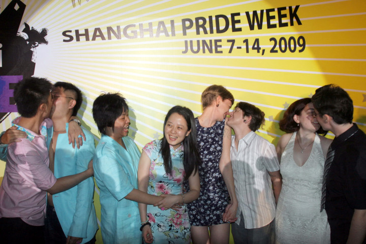 Négy pár a 2009-es Sanghaji Pride Héten – Fotó: Jun ying / Imaginechina via AFP