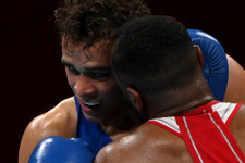 Tysonnak gondolta magát a marokkói bokszoló, megpróbált beleharapni ellenfele fülébe