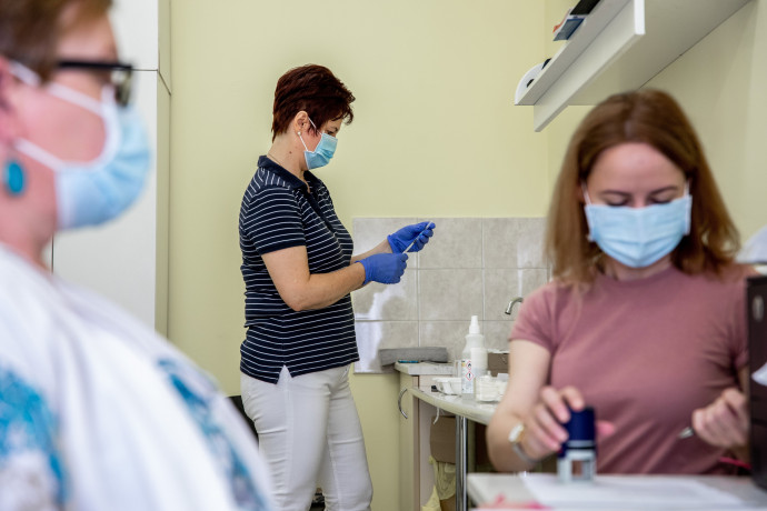 Kiadták a táblázatot, hogy milyen típusú harmadik oltást érdemes választani