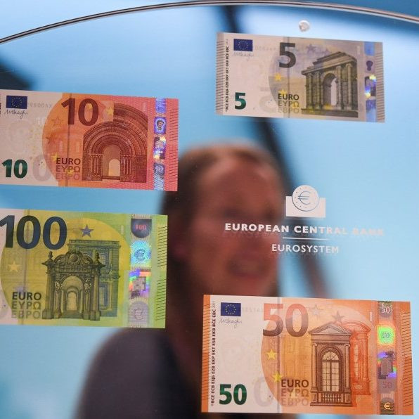 Most épp jól jön a saját deviza, de euróval hosszabb távon százmilliárdokkal lennének beljebb az exportáló cégek