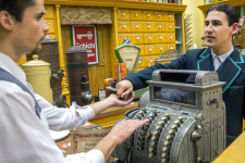 Miért kell a kasszánál a papírnyugtát átvenni, ha legtöbbször azonnal kidobjuk?