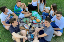 A járvány közepén is menetelt a Munch, és Romániában is elindult a magyar ételmentő