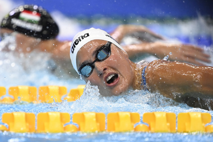Jakabos Zsuzsanna a női 200 méteres pillangóúszás előfutamában a budapesti vizes Európa-bajnokságon a Duna Arénában 2021. május 19-én – Fotó: Kovács Tamás / MTI