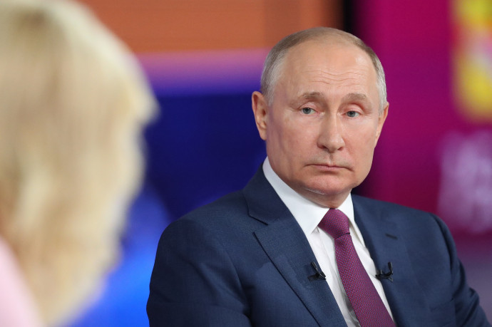 Rendőrök razziáztak egy orosz oknyomozó újságírónál