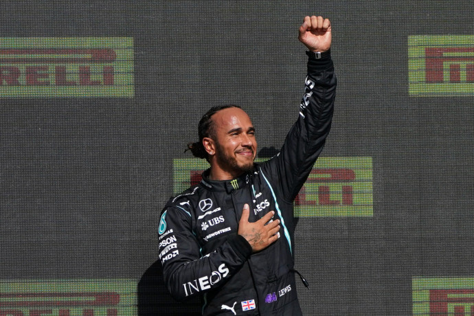 Lewis Hamilton: Elfogadhatatlan, gyáva és félrevezető a melegellenessé eltérített magyar törvény