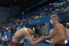 Az olimpiai bajnok Vang is fejet hajtott Cseh Lászlónak
