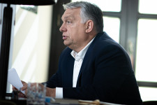 Átmentek Orbán kérdései, jöhet a homofóbbá tett pedofiltörvényt megtámogató népszavazás