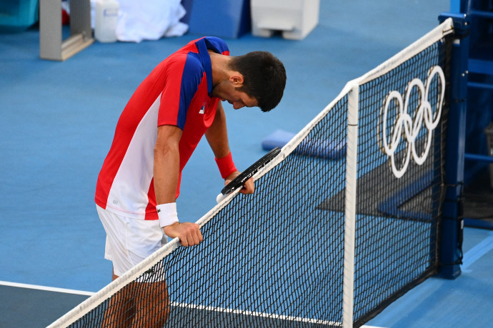 Djoković elveszítette a bronzmeccset, amin egy ütőt a nézőtérre dobott, egyet összetört