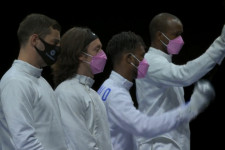 Rózsaszín maszkkal tüntettek zaklatással vádolt társuk ellen az amerikai vívók