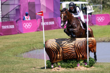 El kellett altatni egy lovat a tokiói olimpián, mert egy ugrás után súlyos szalagszakadást szenvedett